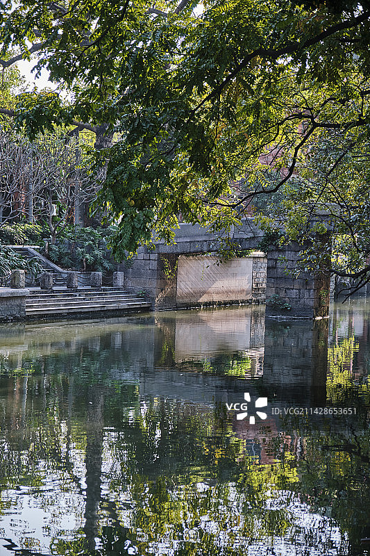 广州芳村杏花大街河涌毓灵桥石桥古建筑图片素材