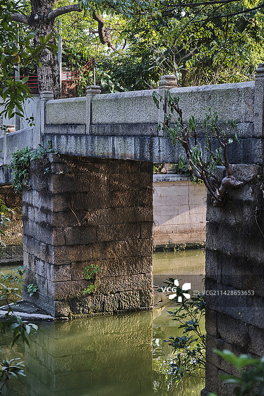 广州芳村杏花大街河涌毓灵桥石桥古建筑图片素材