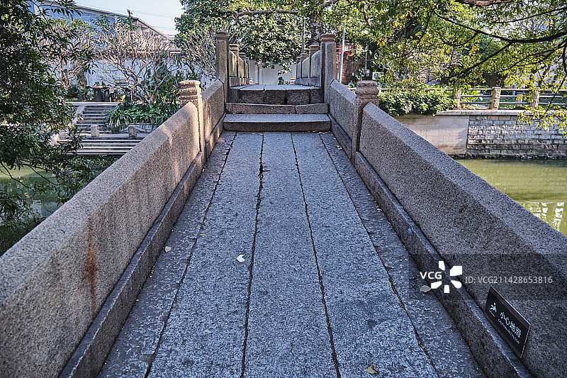 广州芳村杏花大街毓灵桥石桥古建筑图片素材