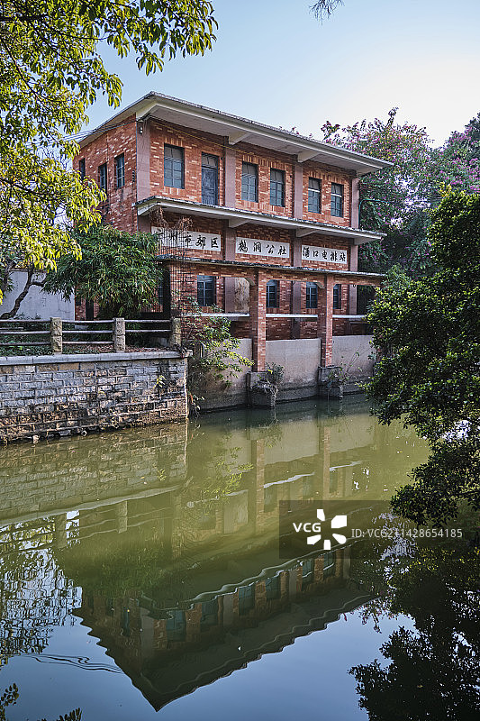 广州芳村杏花大街鹤洞公社电排站老建筑图片素材