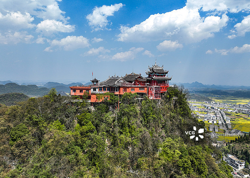 黔中安顺云鹫山之巅高瞻远瞩，见证当年朱元璋在此屯兵谋略远大图片素材