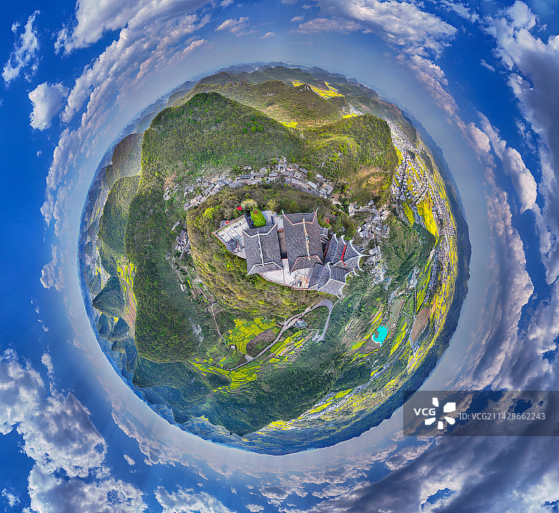 黔中安顺云鹫山之巅高瞻远瞩，见证当年朱元璋在此屯兵谋略远大图片素材