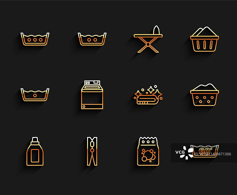 清洁剂瓶子与衣夹图片素材