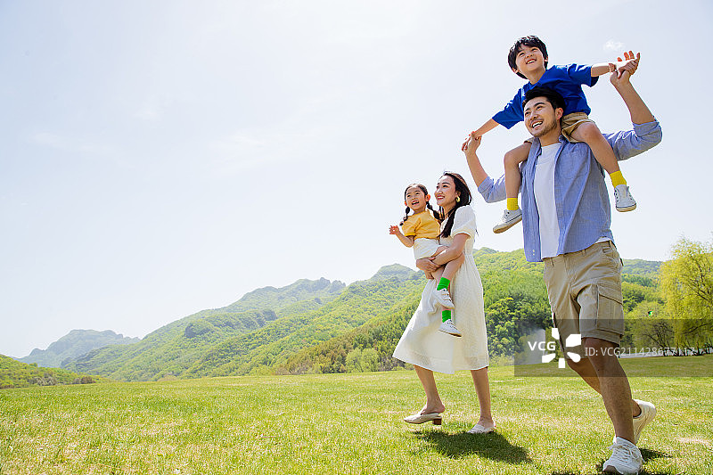 快乐家庭郊游图片素材