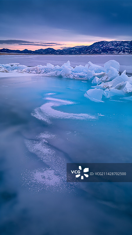 赛里木湖的日落晚霞图片素材