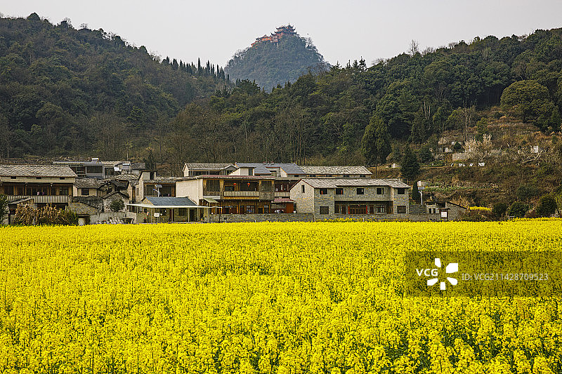 中国贵州安顺市西秀区七眼桥明代军屯遗迹云峰八寨之本寨云山屯云鹫山云鹫山寺远眺图片素材
