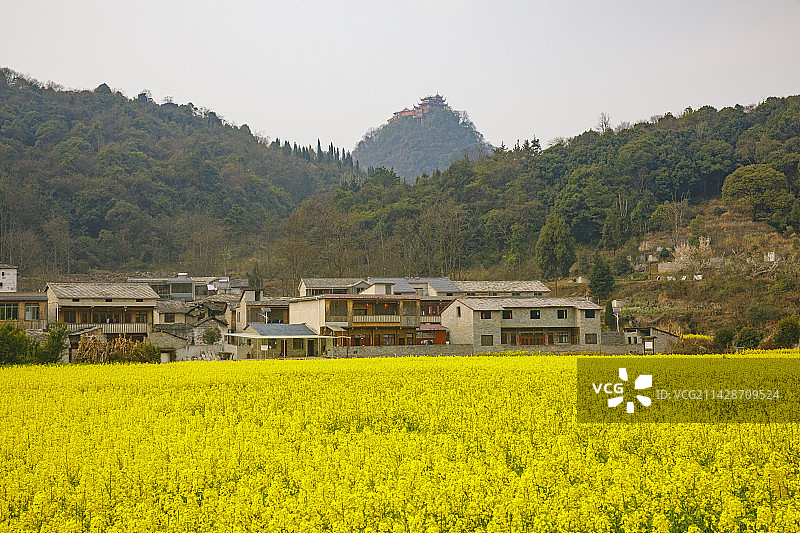 中国贵州安顺市西秀区七眼桥明代军屯遗迹云峰八寨之本寨云山屯云鹫山云鹫山寺远眺图片素材