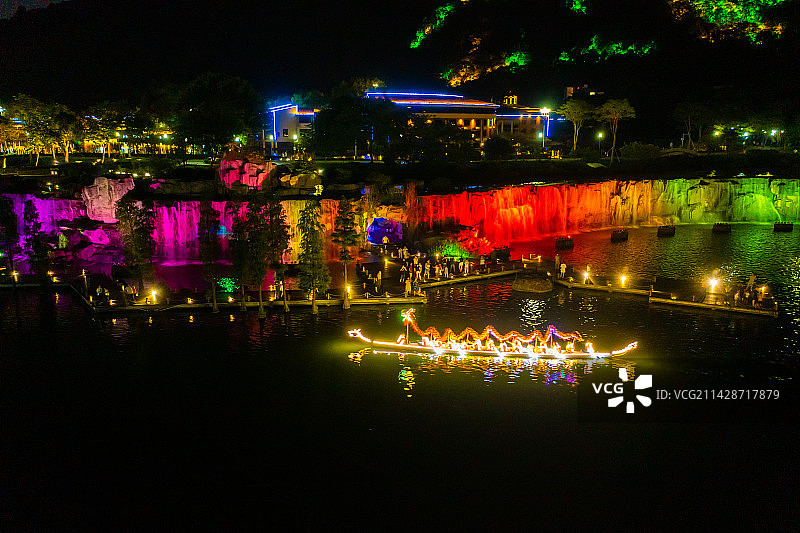 西樵山听音湖夜景图片素材