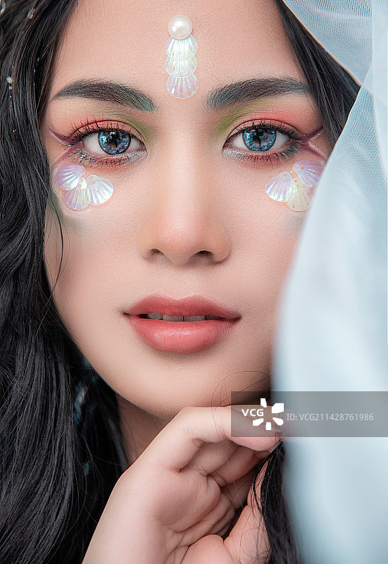 美丽的年轻女子的特写镜头图片素材