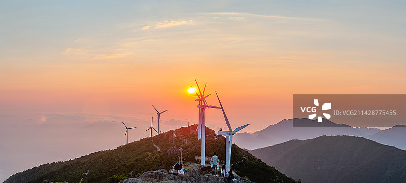 括苍山看风车看出日图片素材