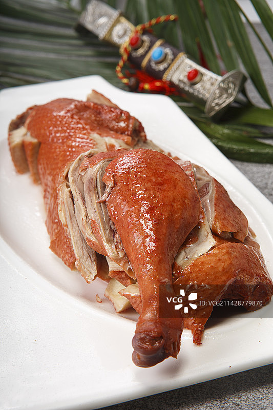 磁盘装的卤味半只鸡图片素材