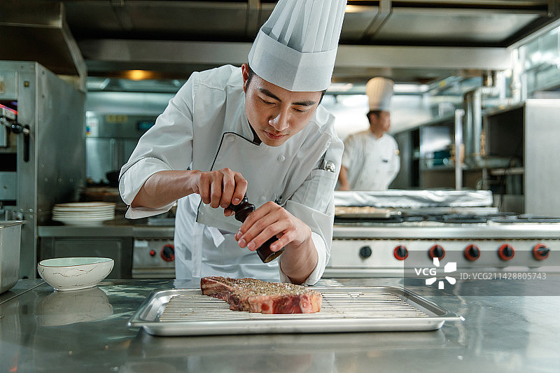 酒店厨师制作美食图片素材