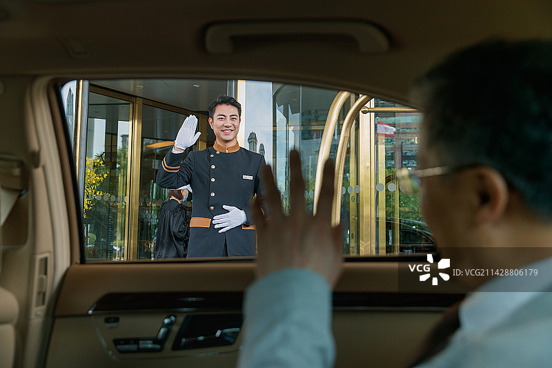 酒店服务人员等待顾客图片素材