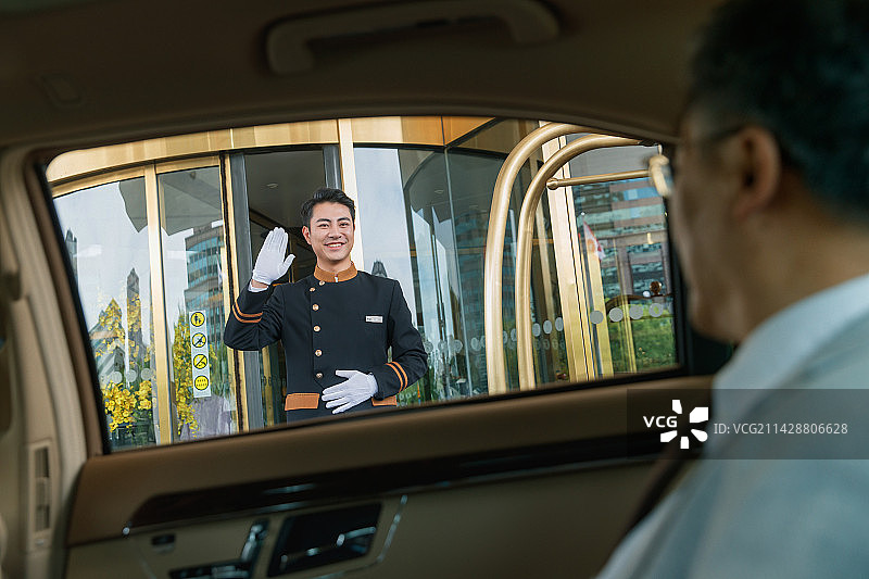 酒店服务人员等待顾客图片素材