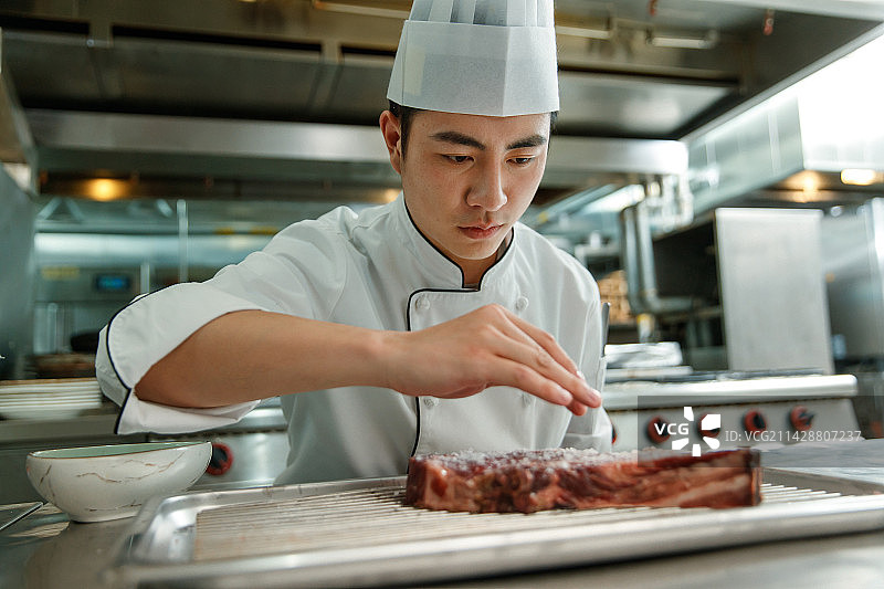酒店厨师制作美食图片素材