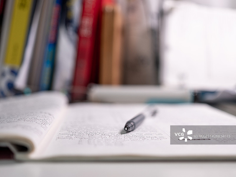 水笔和作业图片素材