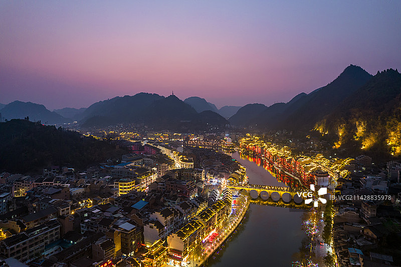 中国贵州省黔东南苗族侗族自治州镇远古镇夜景夜色航拍风光图片素材