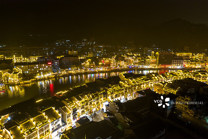 中国贵州省黔东南苗族侗族自治州镇远古镇夜景夜色航拍风光图片素材