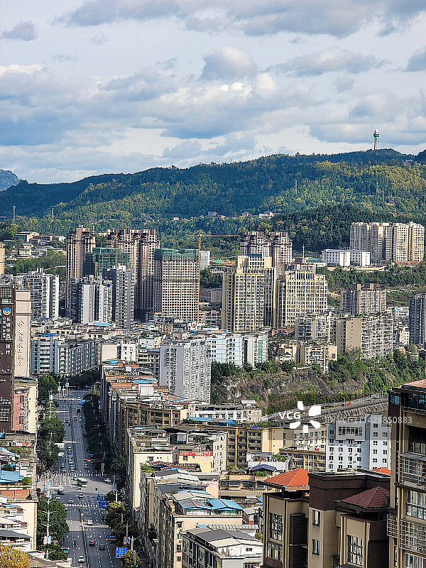 巴中市望王山运动公园远眺巴中市区图片素材