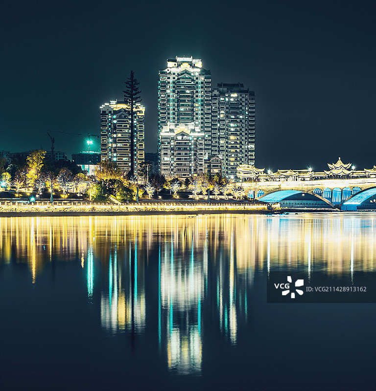 浙江义乌佛堂夜景图片素材