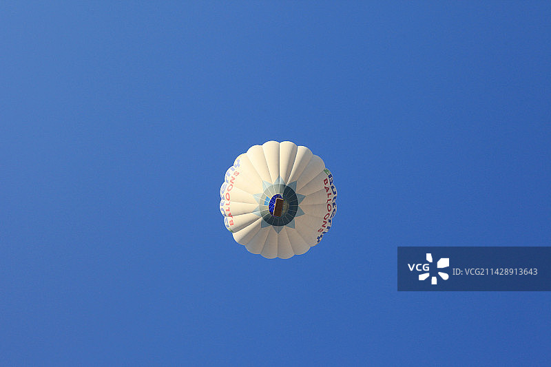 漂浮的热气球图片素材