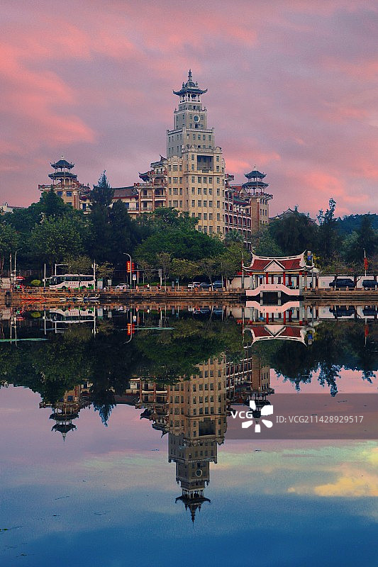 夕阳下的集美学村图片素材