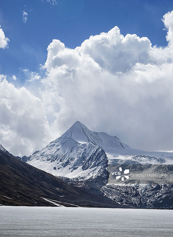 西藏萨普神山图片素材