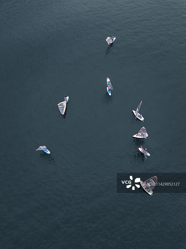 海上帆船运动图片素材