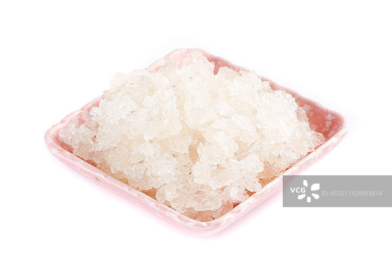 白底上放着一盘雪燕图片素材