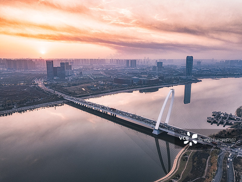 航拍西安浐灞欧亚大桥夕阳图片素材