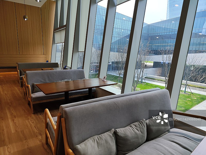 办公楼里的咖啡吧 临港创晶科技中心文创空间 字里行间器山书局 书店 阅览室 产业社区图片素材