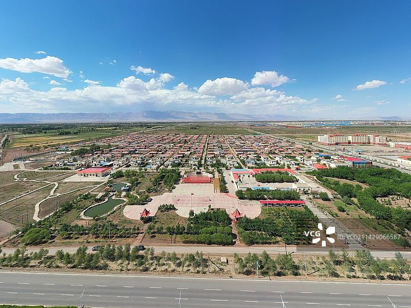 航拍新疆喀什地区巴楚县城景观图片素材