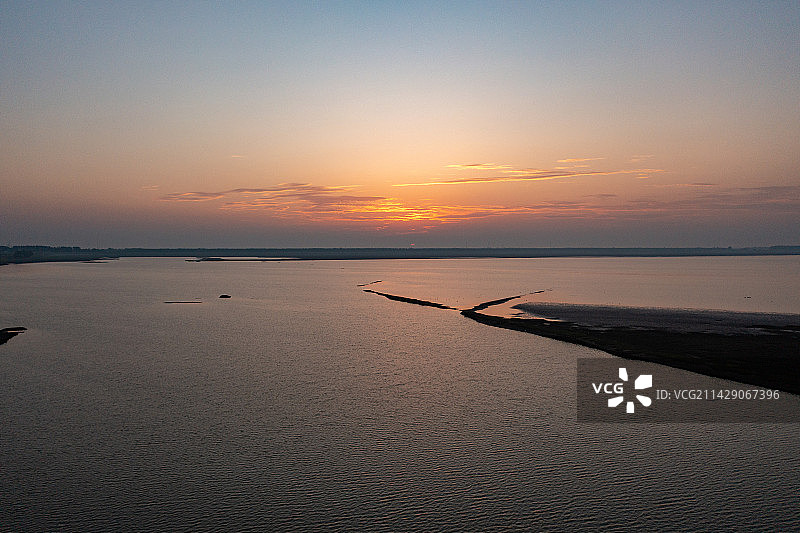 航拍湖南岳阳洞庭湖日出图片素材