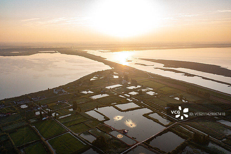 航拍湖南岳阳洞庭湖日出图片素材