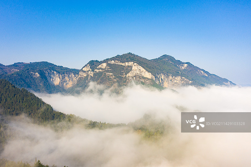 航拍湖南湘西山间云海上的风光图片素材