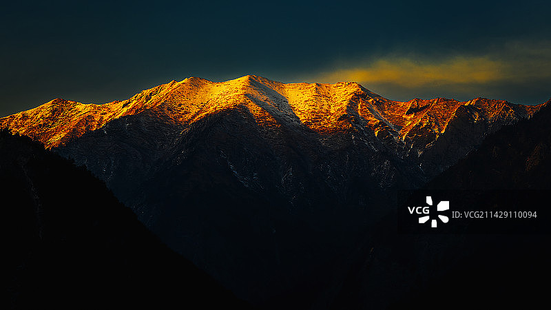 甘肃陇南龙池雪山图片素材