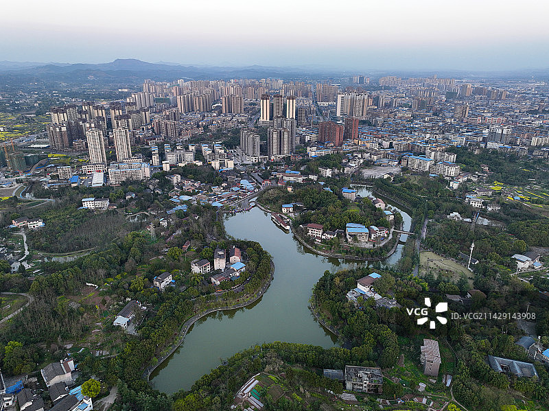 四川省南充市营山县西月湖公园航拍图片素材