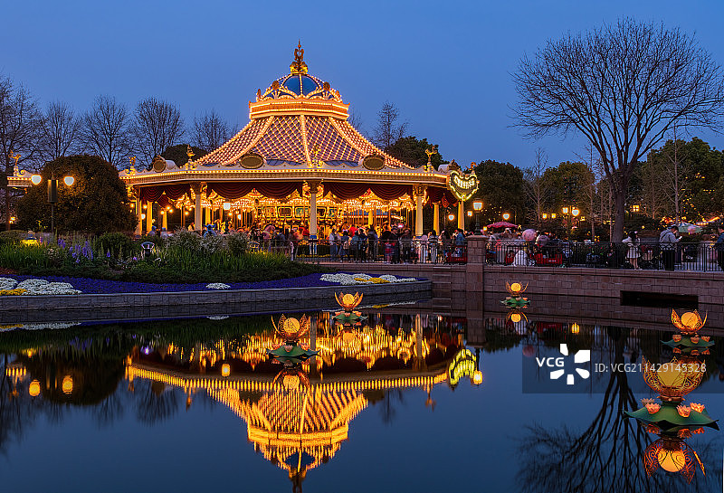 上海迪士尼：幻想曲旋转木马图片素材