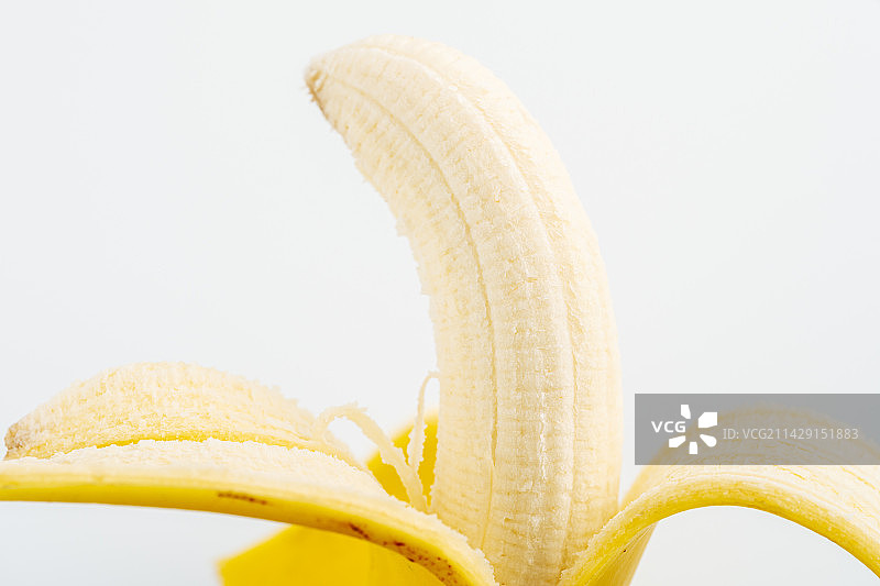 白色背景下的香蕉特写图片素材