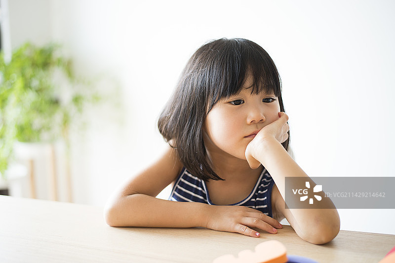 有颧骨的女孩图片素材