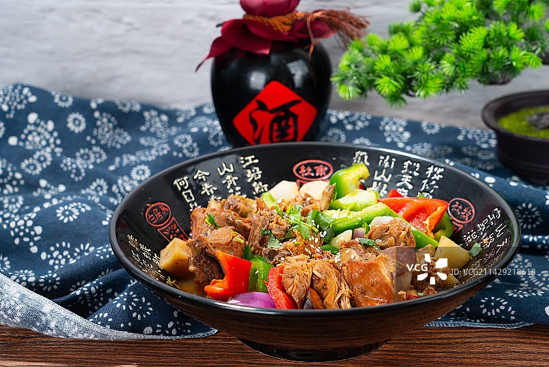 大盘鸡拌面图片素材