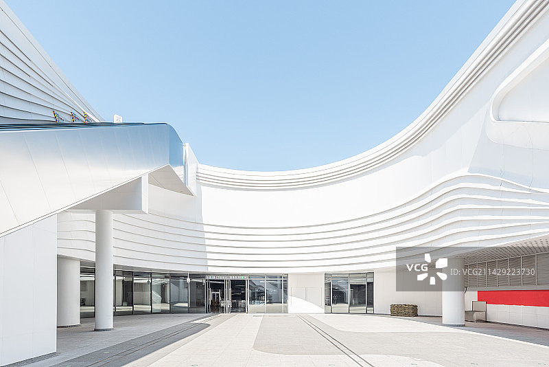 深圳龙岗区大运地铁站建筑风光图片素材