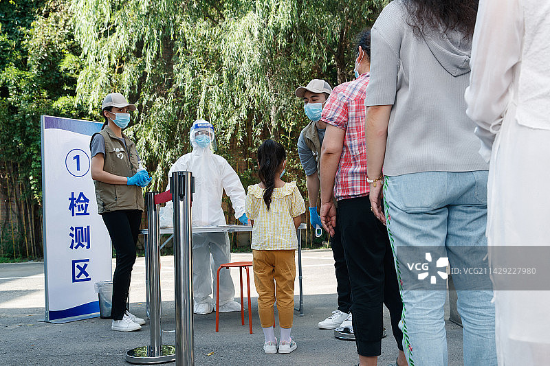 排队等待做核酸检测图片素材