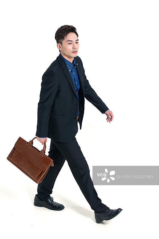拿着公文包的商务男士图片素材