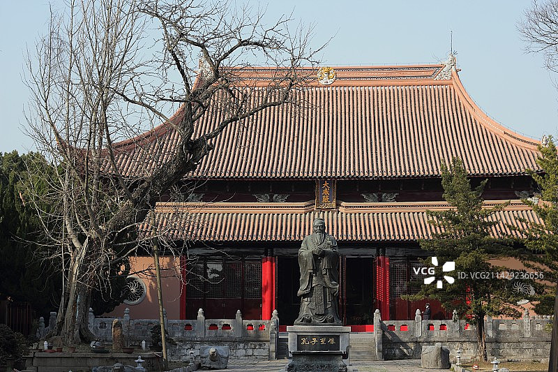 苏州文庙大成殿与孔子塑像图片素材