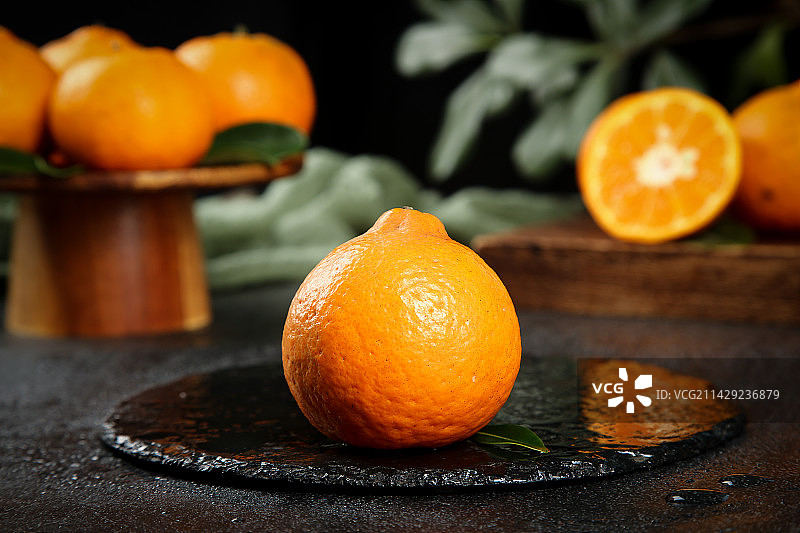 黑底上的宜昌椪柑图片素材