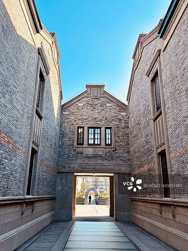 修复后的天潼路石库门建筑群慎余里图片素材