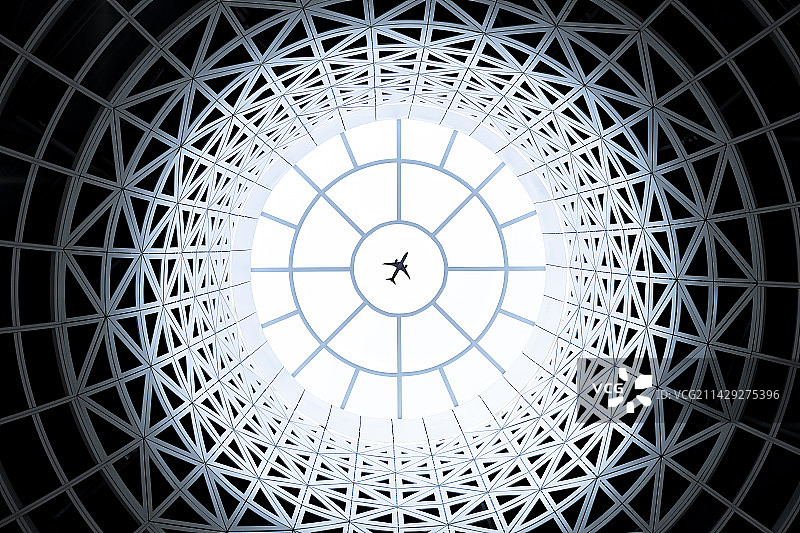 眼球里的飞机图片素材