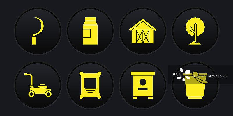 割草机、树木、肥料袋和蜂箱套装图片素材