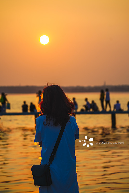 东湖武大凌波门日出图片素材